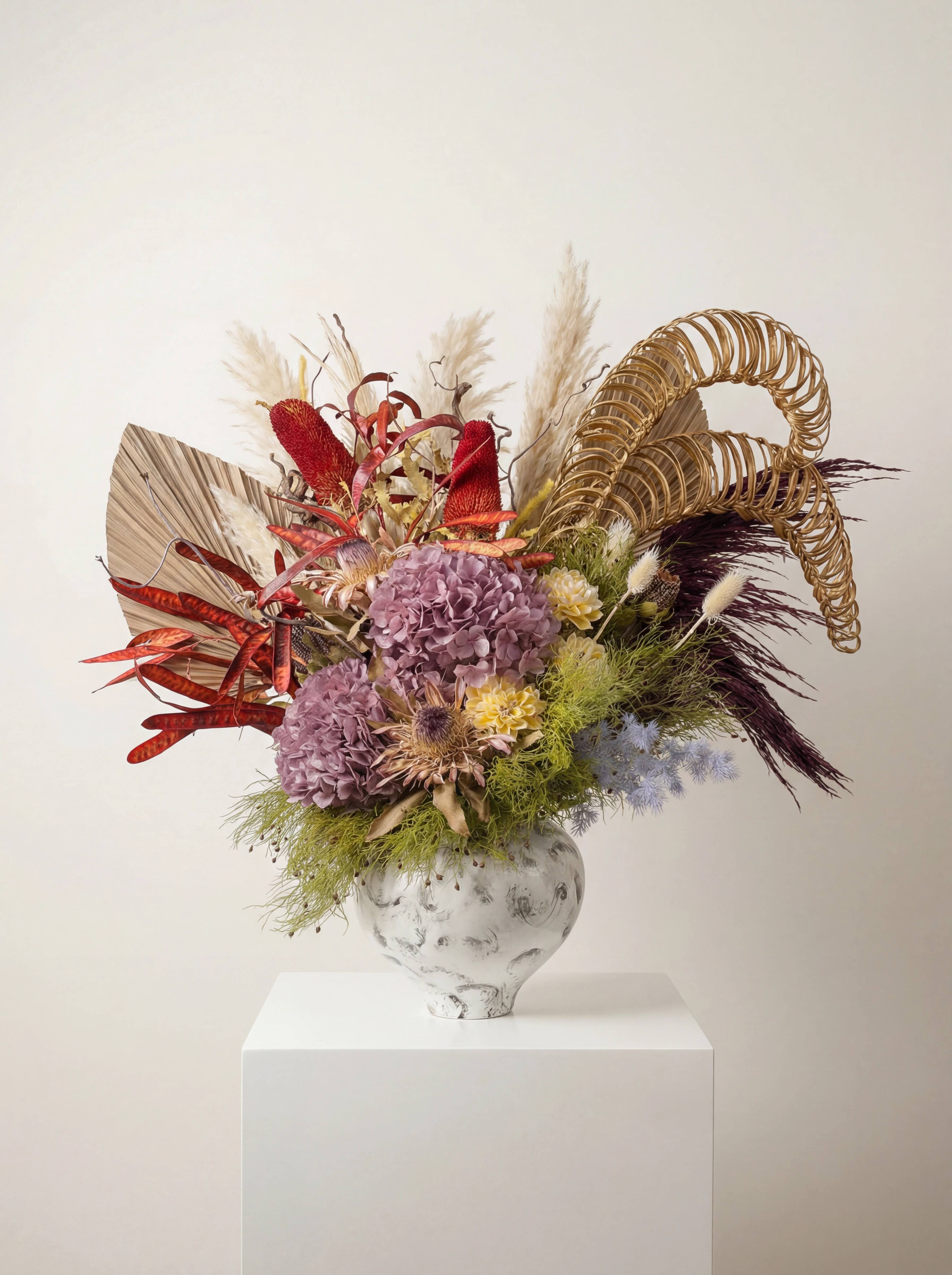 金色螺旋葉與紫花擺設