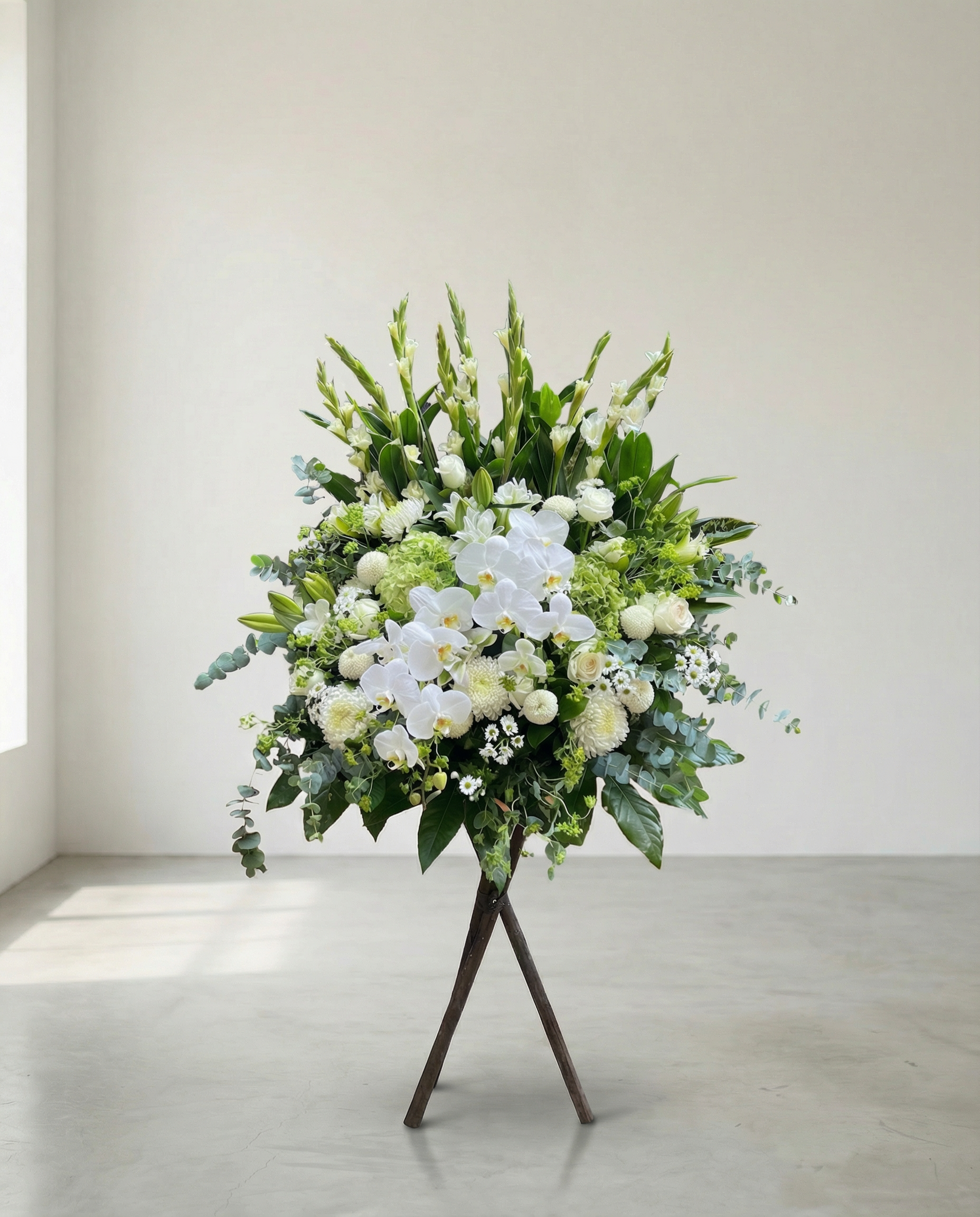 福壽全歸 ‧ 劍蘭蝴蝶蘭素淨花籃